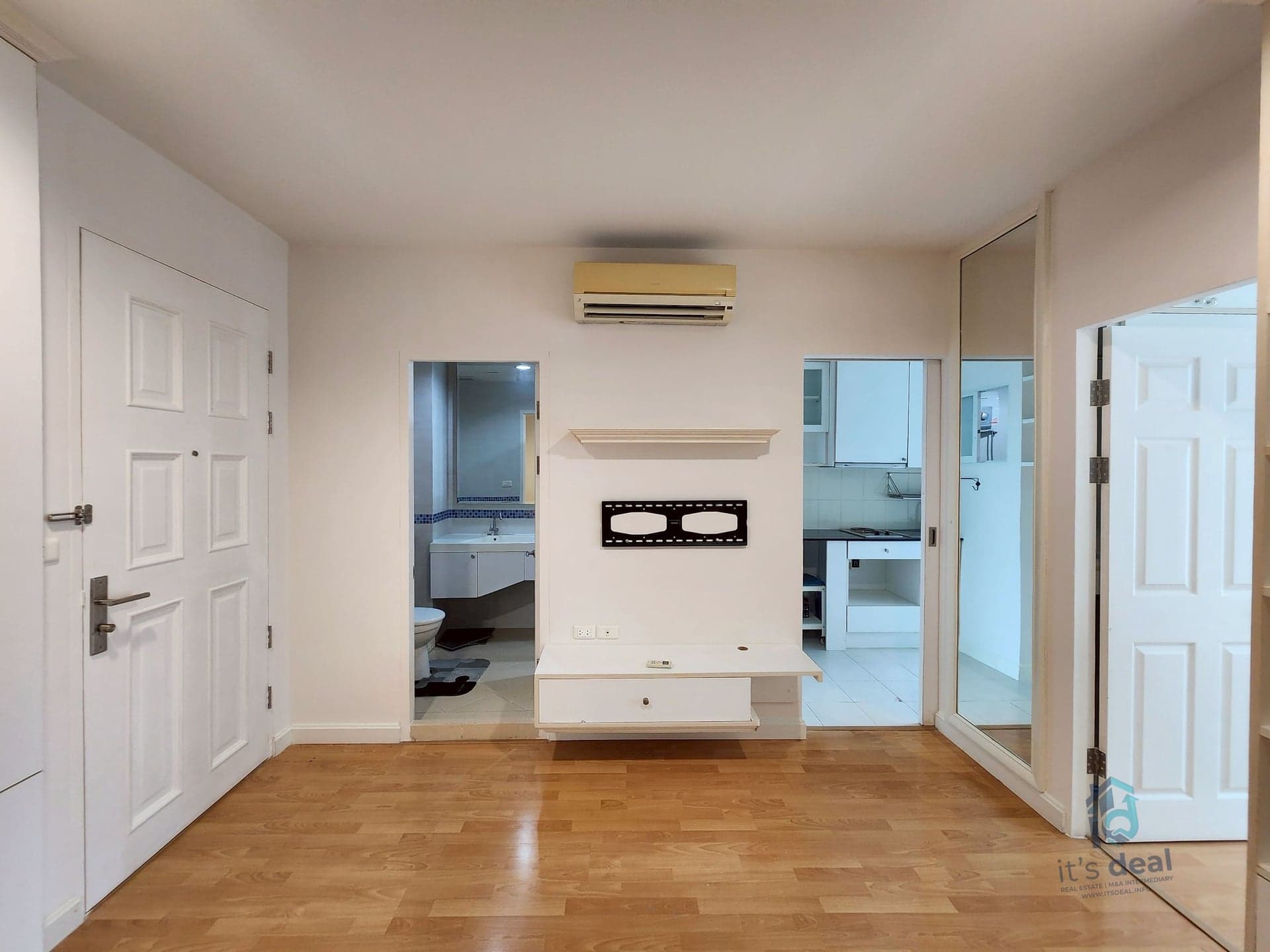 Condo for sale Life@Phahol Ari, combined unit from two 1 bedroom units, located in the heart of Bangkok